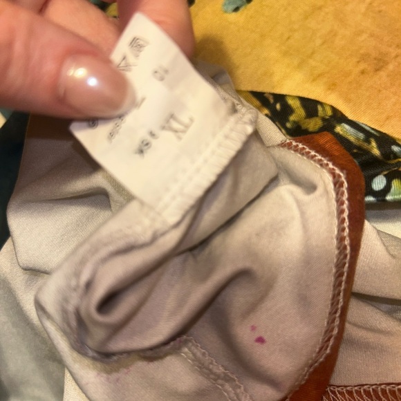 Colorful Sleeveless Women's Top XL - Picture 4 of 6